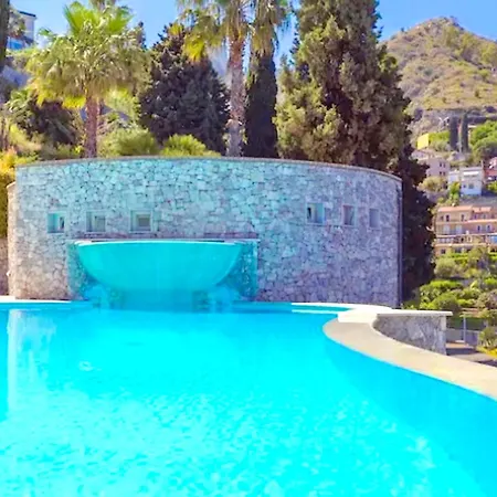 Panoramic Seaview Pool Apartment *